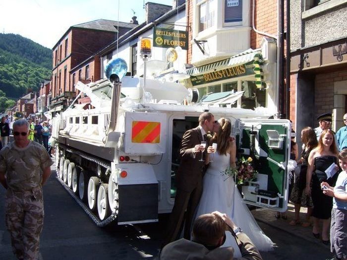 Пуленепробиваемая свадьба (13 фото)