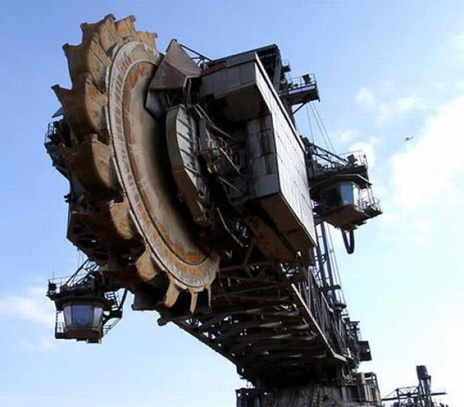 Самая большая машина в мире (20 фото)