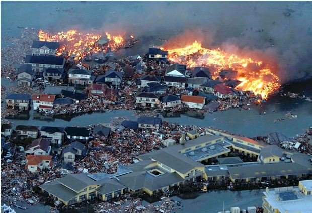 Япония: за землетрясением в 8,9 баллов мощностью последовало цунами (31 фото+видео)
