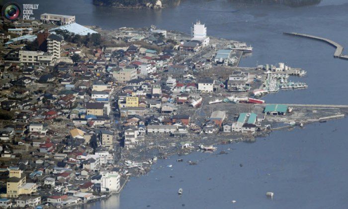 Землетрясение и цунами в Японии и последствия (125 фото)