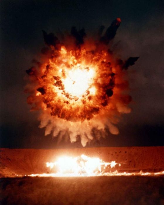 Взрывы ракет (24 фото)