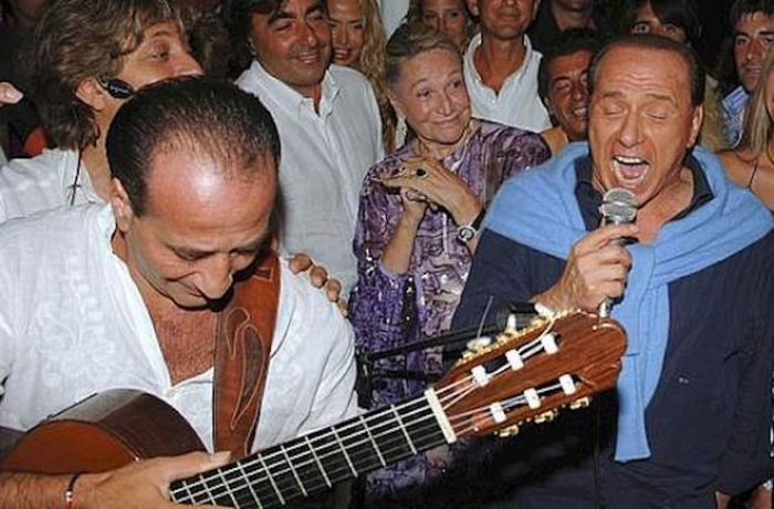 Жестикуляция Сильвио Берлускони (40 фото)