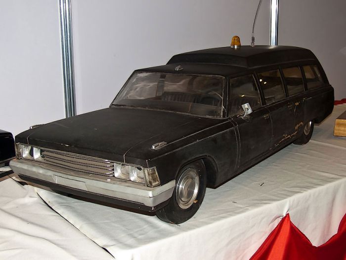 Выставка старых автомобилей (93 фото)