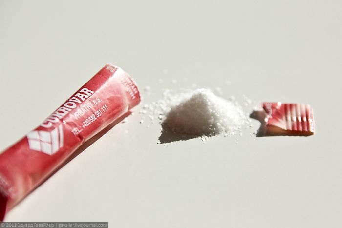 Как вы открываете пакетик с сахаром? (4 фото)