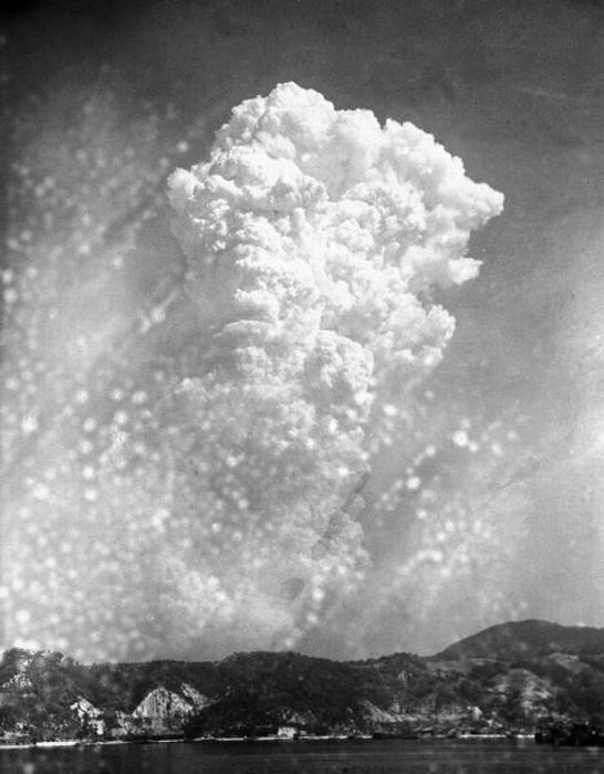 После сброса атомной бомбы на Хиросиму и Нагасаки (49 фото)