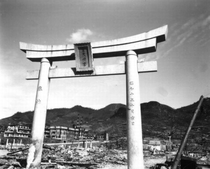 После сброса атомной бомбы на Хиросиму и Нагасаки (49 фото)