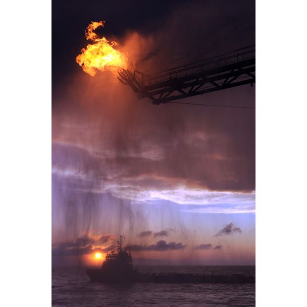 Взрыв нефтяной платформы в Мексиканском заливе году назад (31 фото)