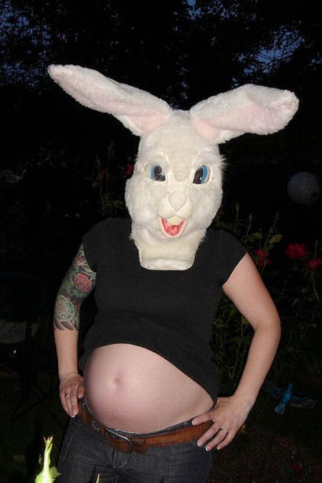 В костюме кролика (34 фото)