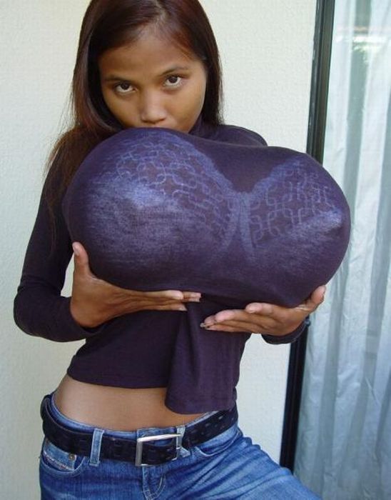 Самая большая в мире грудь (23 фото)