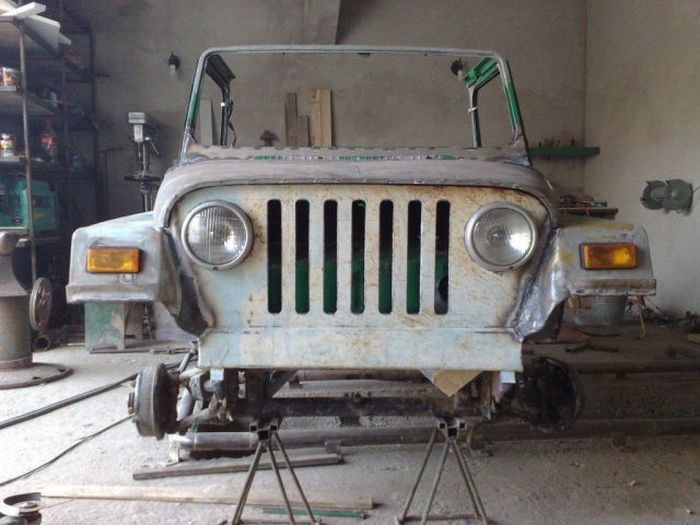 Реставрация автомобиля (13 фото)