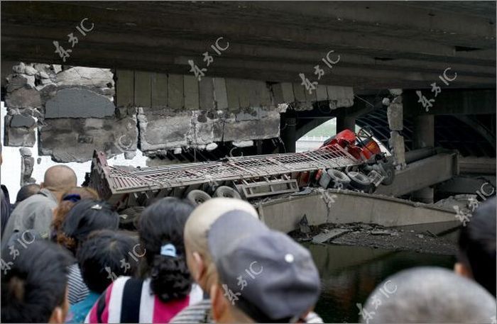 Коварный китайский мост (11 фото)