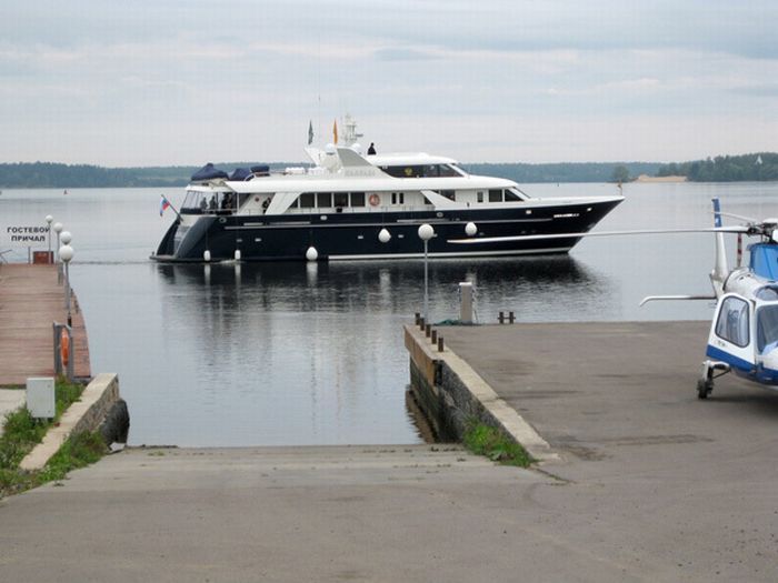 Яхта Паллада патриарха Кирилла (10 фото)