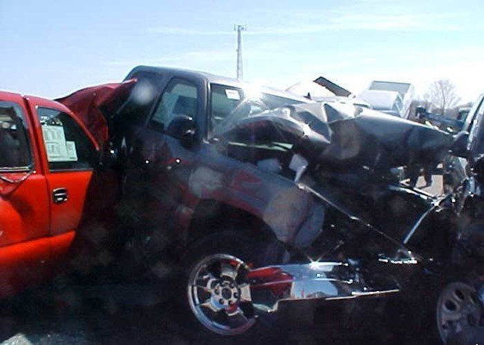 Инцидент на линии разгрузки автомобилей (18 фото)