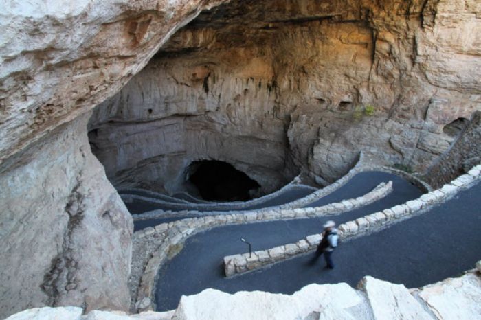 Удивительный мир пещер и тоннелей (30 фото)