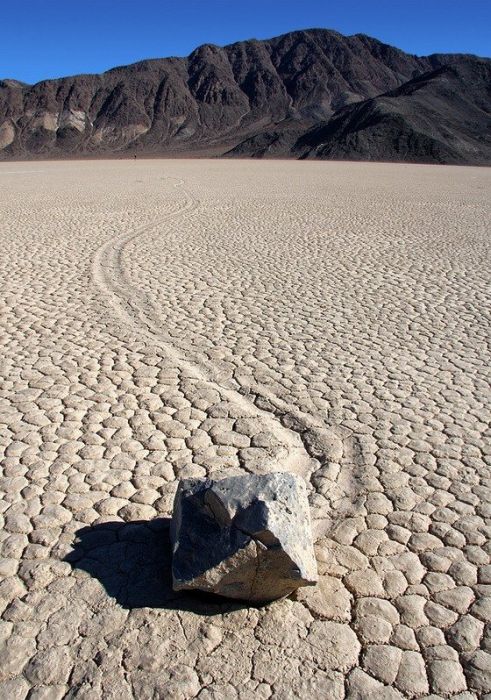 Ползущие камни Долины Смерти (24 фото)