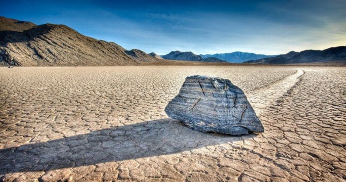 Ползущие камни Долины Смерти (24 фото)