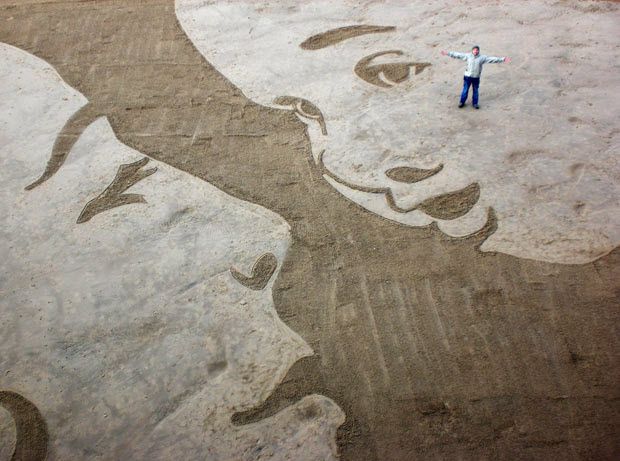 Удивительные работы на песке (12 фото)