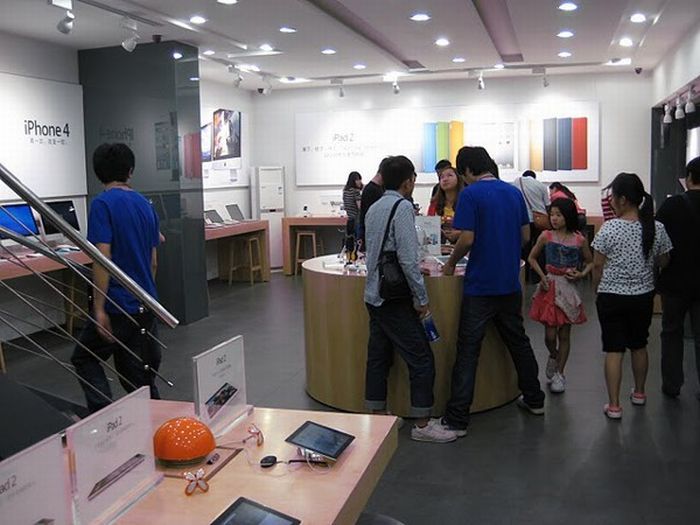 Поддельный магазин Apple в Китае (9 фото)