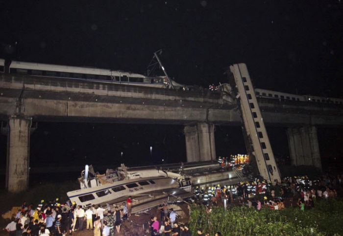 Железнодорожная авария в Китае (21 фото)