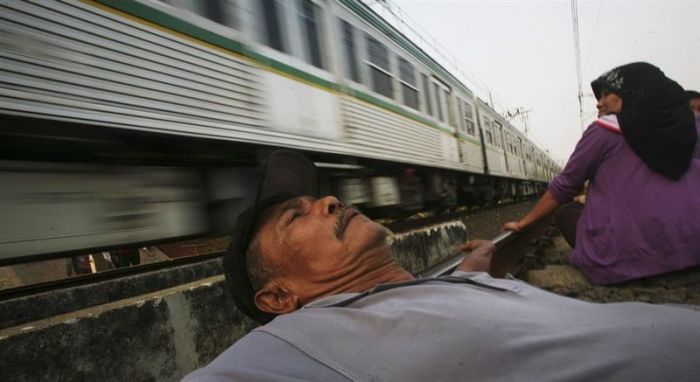 Терапия на железнодорожных рельсах (17 фото)