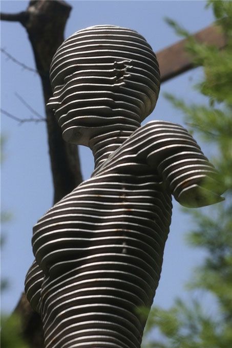 Скульптуры из металлических пластин (13 фото)