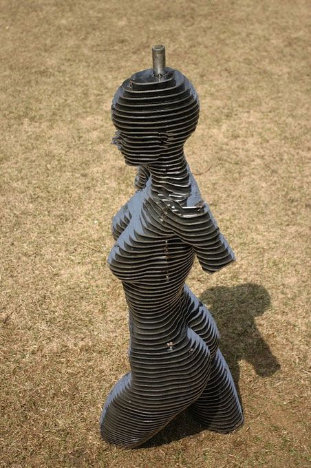 Скульптуры из металлических пластин (13 фото)