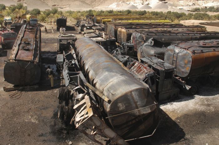 Взрыв цистерн с топливом в Пакистане (29 фото)