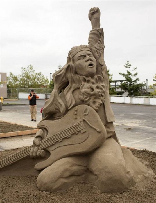 Красивые скульптуры из песка (61 фото)
