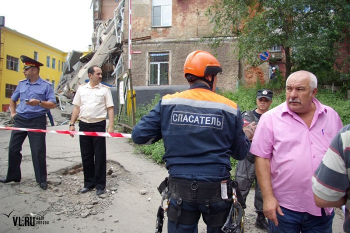 Обрушение стены во Владивостоке (10 фото)