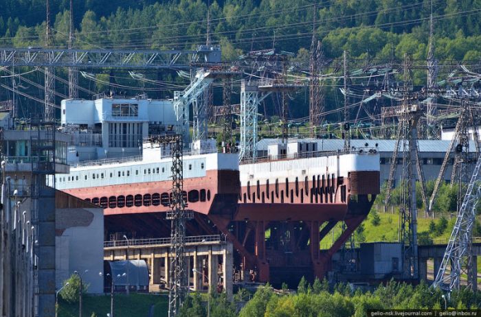 Красноярская ГЭС. История строительства и современное состояние (2011) (34 фото)