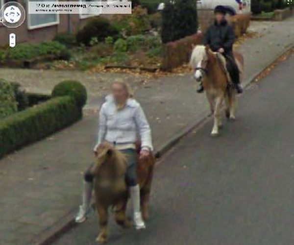Странные кадры с Google Street View (40 фото)