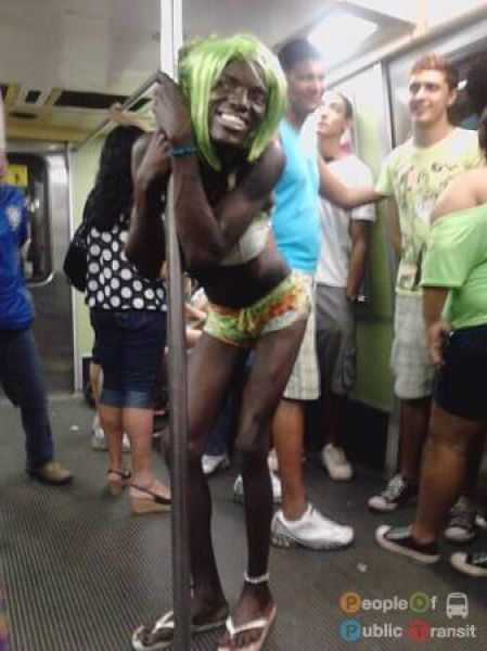 Странные люди в метро (89 фото)
