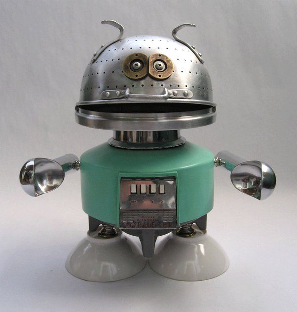 Роботы из старой посуды (24 фото)