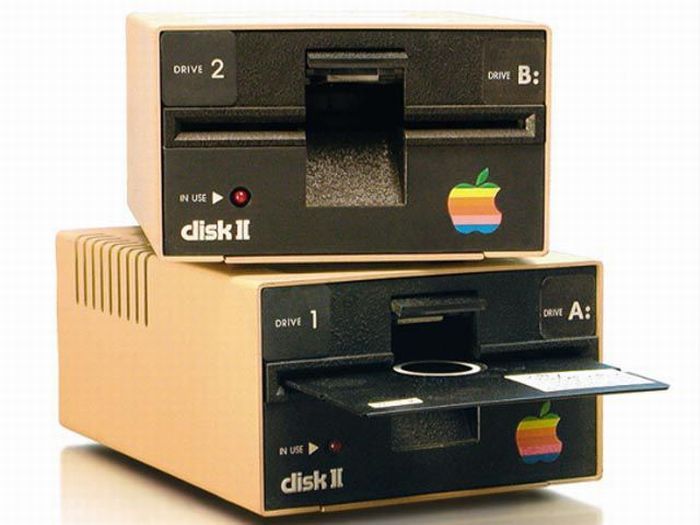 Эволюция продуктов компании Apple (45 фото)
