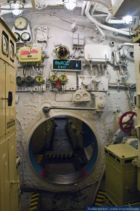 Внутри подлодки С-189 (56 фото)