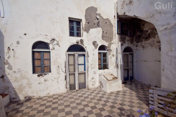 Покинутый отель в Греции (25 фото)