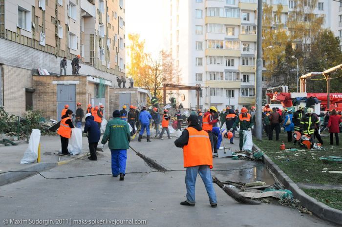 Обрушение строительных лесов в Зеленограде (29 фото)