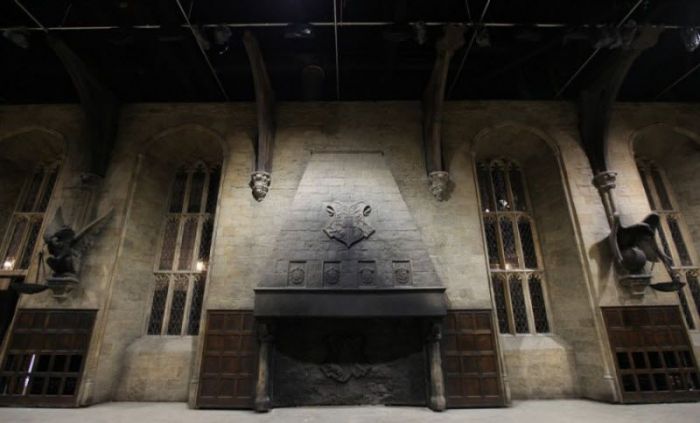 Создание выставки Гарри Поттера в Уотфорде (12 фото)