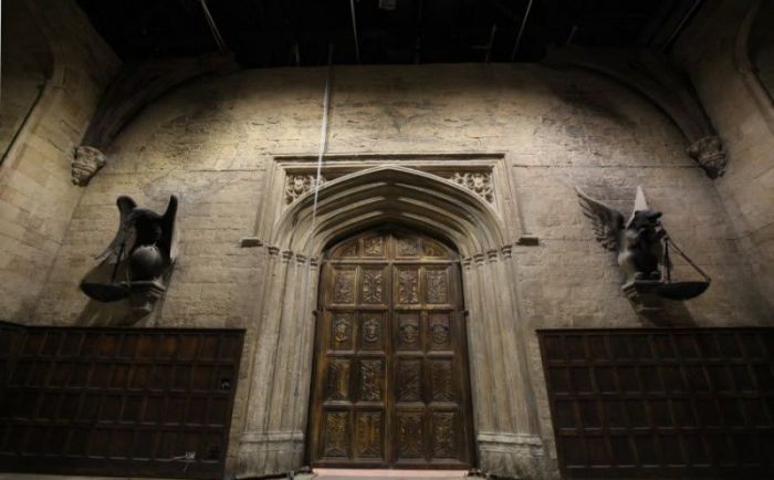 Создание выставки Гарри Поттера в Уотфорде (12 фото)