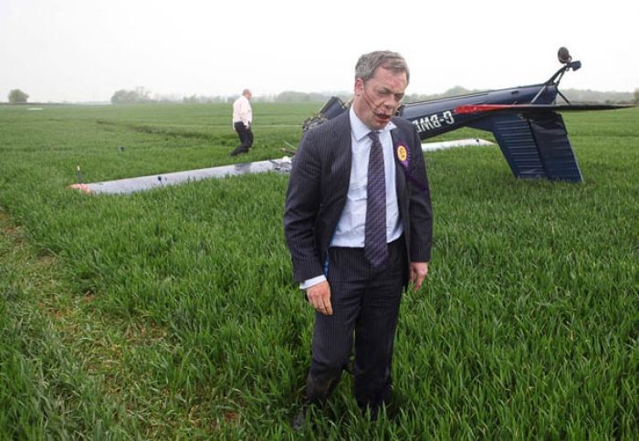 Авиакатастрофа с участием британского политика (5 фото)