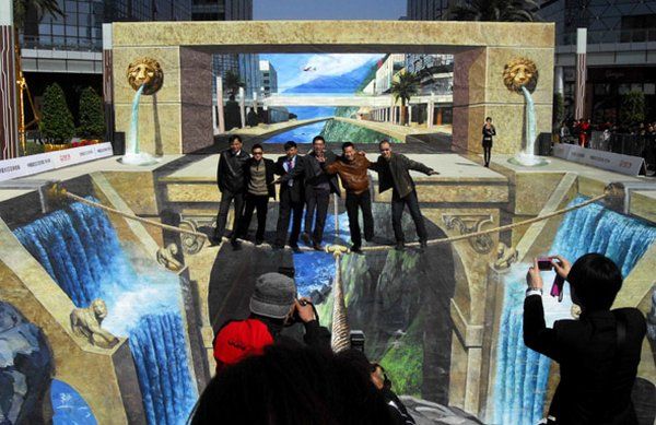 Самая большая 3D-картина на асфальте в мире (7 фото)