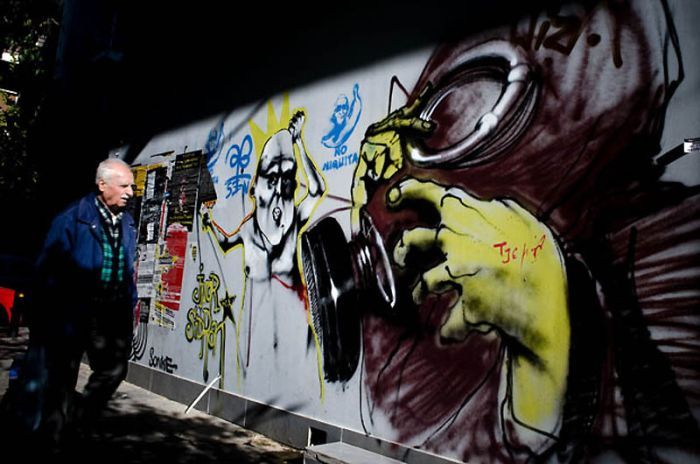 Граффити на стенах Афин (17 фото)