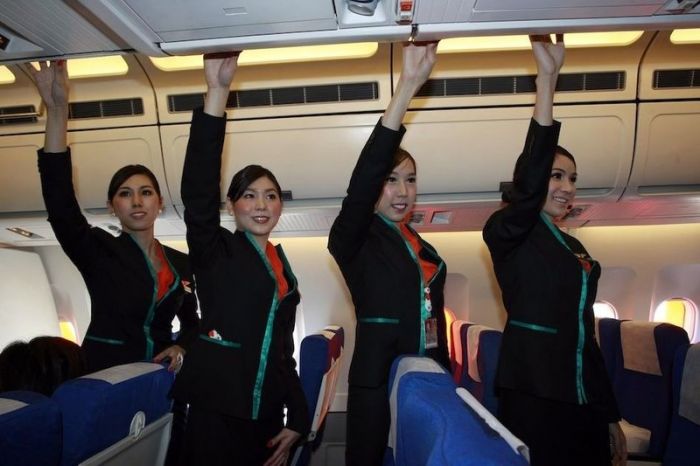 Стюардессы Тайландской авиакомпании (7 фото)