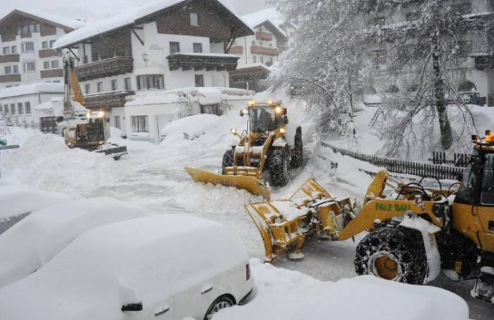 Последствия сильных снегопадов в Австрии (9 фото)