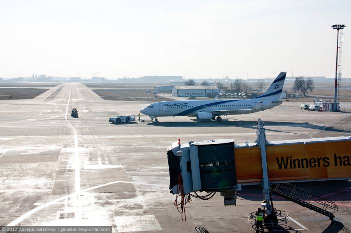 Аэропорт Щёнефельд: сегодня и завтра (28 фото)
