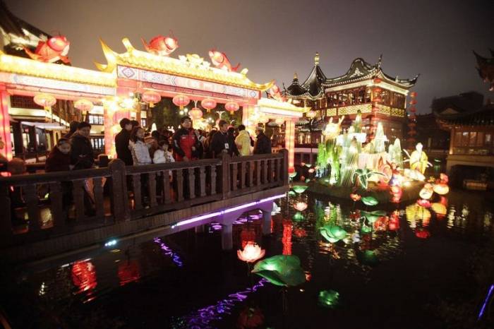 Традиционный Праздник фонарей в Китае (28 фото)