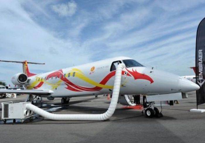 Личный самолет Джеки Чана (12 фото)