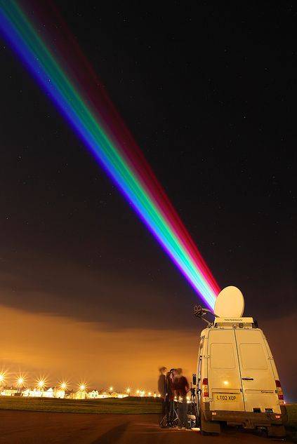 Лазерная радуга в Великобритании (19 фото)