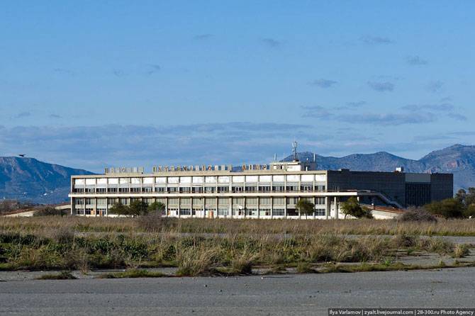 Заброшенный аэропорт Никосии (51 фото)