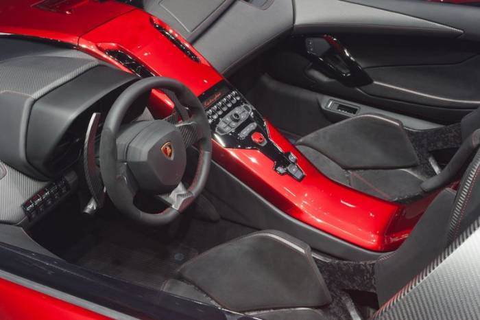 Cпидстер Lamborghini Aventador J продали за 2,1 млн. Евро (18 фото)